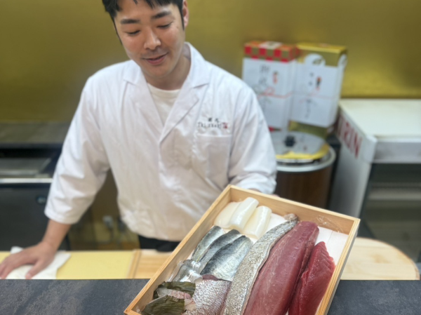 寿司職人お試し就職支援事業対象【本格寿司店で魚港直送の鮮魚を扱う】目利き・仕入れにも関われる次世代寿司職人の育成枠として募集！月給24万円～／賞与・家族手当あり