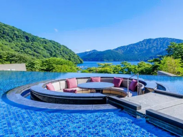 甘いひとときを提供——芦ノ湖の景色に寄り添う製菓スタッフ募集