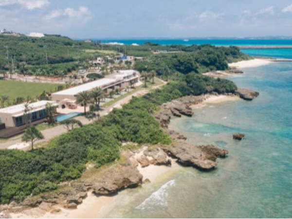 【沖縄・宮古島】月給45万~59万+月9~10日休◎全室スイートのラグジュアリーヴィラで、 ジャンルレスなコース料理を創造するチームの中心◎移住支援あり◎新規ホテルで活躍も