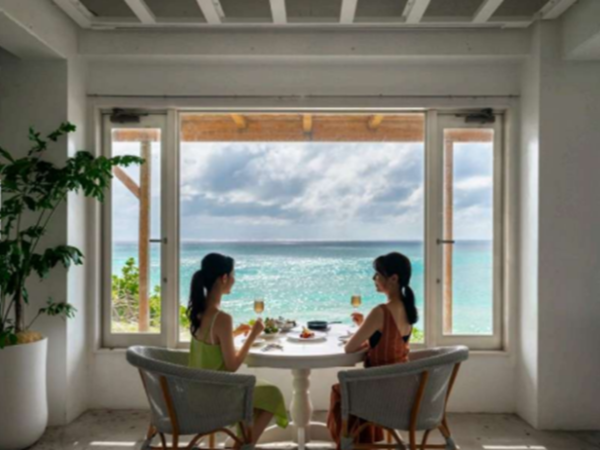 【鹿児島・与論島】月給30万円~42万円/完全週休2日制/与論島のリゾートホテルで、 洋食シェフ(副料理長 候補)として自然と感動に満ちた毎日を。 <生活サポートも充実! 移住も歓迎> 