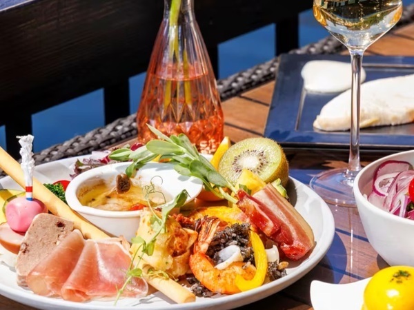 【宮古島シギラリゾート】＼！／リゾート内《シーフードレストラン シギラタートルベイ／調理長・副料理長・調理主任》募集！★移住の福利厚生も充実★あなたのシーフード料理を「次」のステージへ！