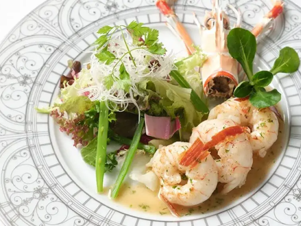 自然の恵みを最高の一皿に！蓼科高原オーベルジュのフレンチ調理スタッフ募集