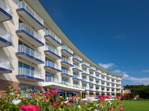 【沖縄・本部町】【料理長候補大募集！】ホテル調理経験者優遇★沖縄リゾート地のホテル勤務★社宅完備★30代積極採用中！★社員食堂休日利用OK★賞与年2回★年間休日108日★