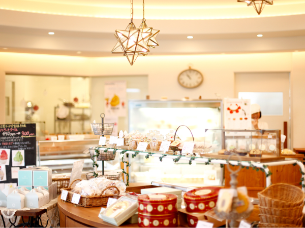 【福岡・北九州】月給25万以上！年間休日111日！残業代全額支給◎お洒落なカフェ工房でアイデアを活かせるパティシエ募集！～sweets shop FAVORI PLUS～