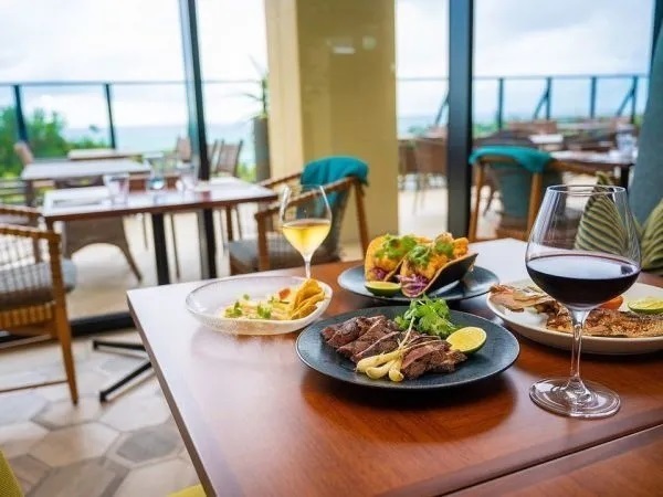 【沖縄県/恩納村】HYORIオーシャンリゾート沖縄の《調理スタッフ》募集!幅広い年齢層の方が活躍中★