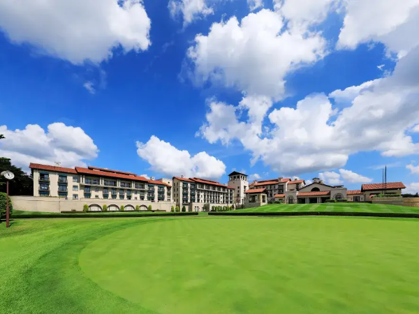 【調理スタッフ募集】極上の会員制リゾートホテルで、腕をふるう。母体は業界トップクラスの企業で安定性抜群！腰を据えて成長を目指せます！