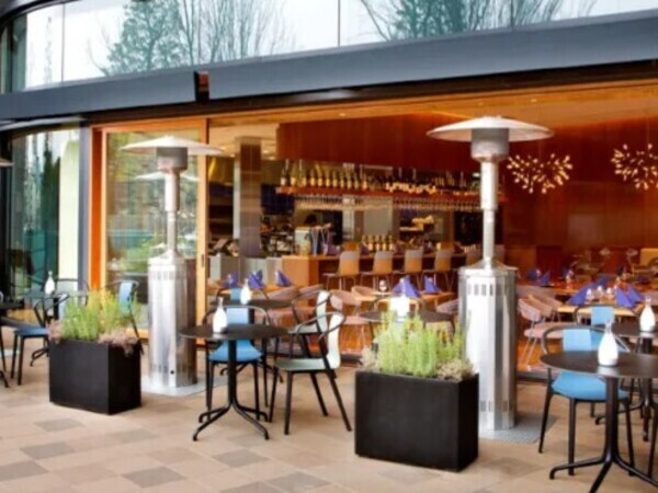 【紹介案件】\\ブラッスリー調理スタッフ//東証スタンダード上場企業の正社員採用／経験者積極採用／第二新卒も歓迎／賞与年2回／想定年収381～530万円／待遇・福利厚生充実で長く働ける環境／学歴不問／あなたの調理スキルやアイデアが活かせる環境です！