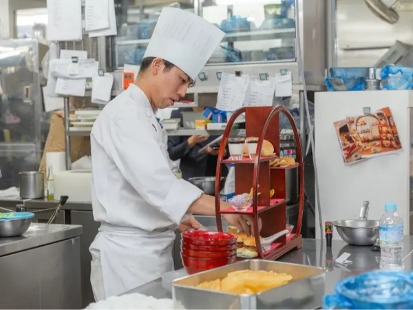 朝食から宴会料理まで、多彩なスキルが磨ける【芝パークホテル】洋食調理スタッフ募集