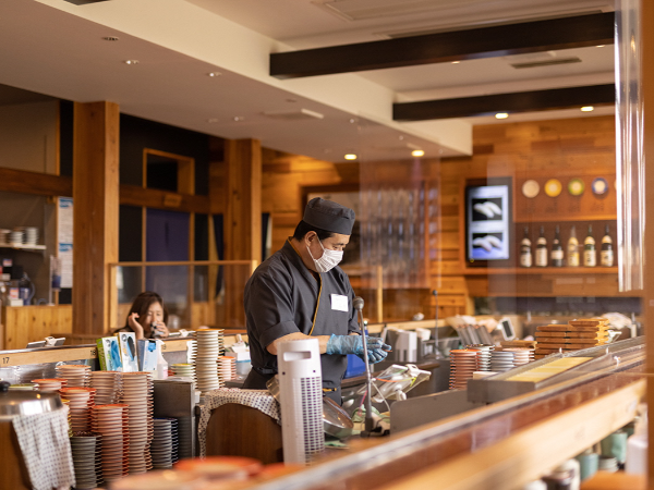 寿司職人お試し就職支援事業対象◆未経験歓迎!握る、魅せる、伝える。魚のすべてが学べる店。賞与年2回・住まいサポートも完備<週休2日&まかない付き>