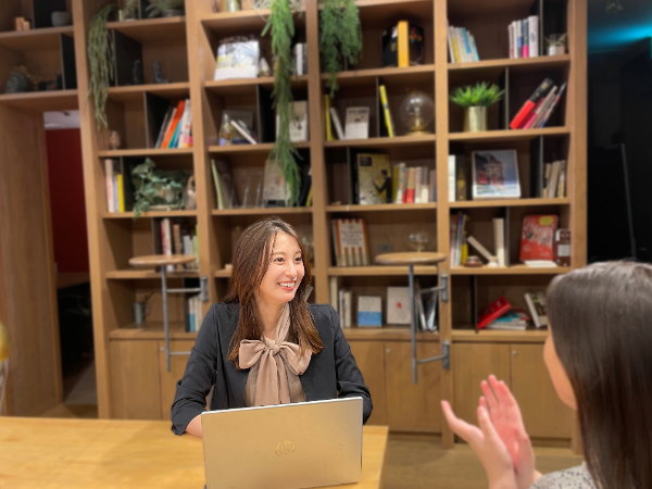 ◆若手特化のキャリアアドバイザー/接客販売経験者歓迎/給与29万円~年収600万可/土日祝休/研修◎