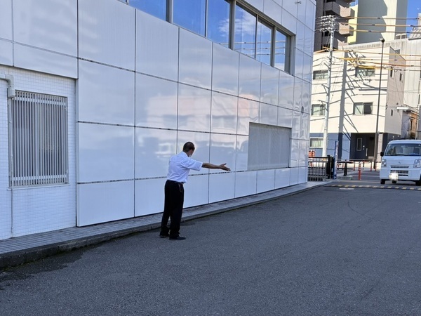 お車で来られるお客様のご案内をします