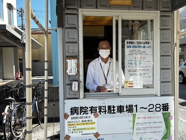 駐車券発券、料金徴収
を主に行います