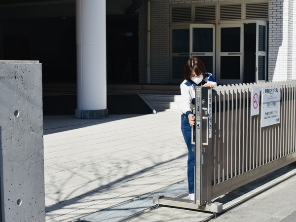 校内の安全・快適を守るお仕事です。