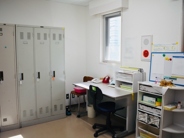 控室にロッカーもございます。