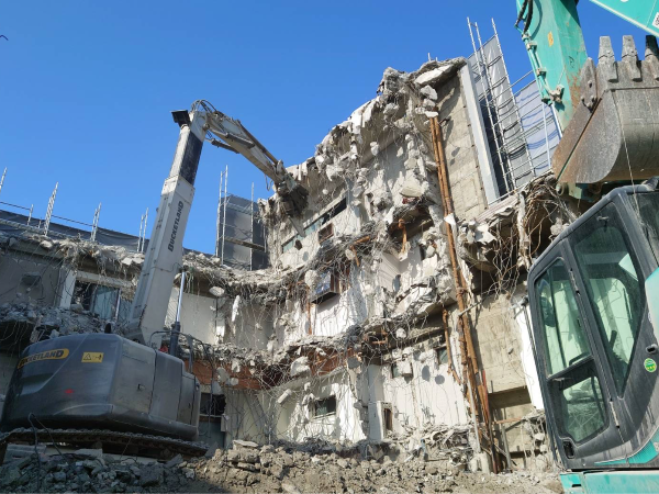 【正社員／解体作業員】新潟市近郊エリアでの解体工事　◆未経験大歓迎！　◆資格がなくてもOK！　◆月給35万円～　◆昇給・賞与あり　◆各種手当充実の厚待遇　◆交通費支給　◆資格取得支援制度あり　◆残業ほぼなし　◆転勤なし　◆髪型自由　◆作業服支給