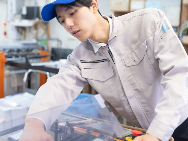 【契約社員／製品検査スタッフ】正社員登用の実績あり！／時給1300円～／昇給あり／門真市駅からすぐ／未経験歓迎／交通費規定支給／有給休暇あり／社会保険完備