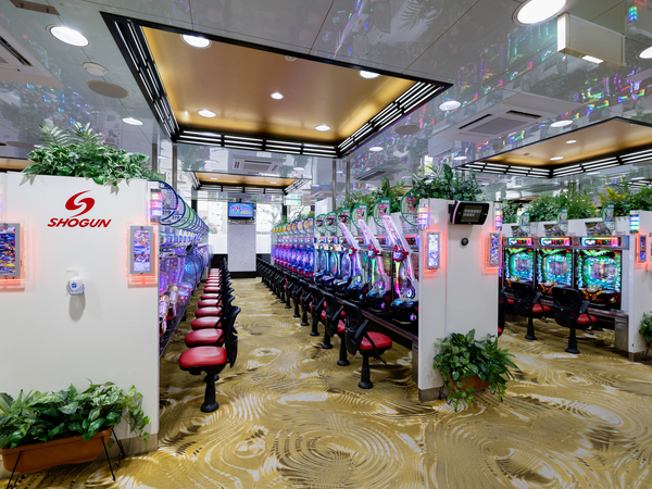 【パチンコ店ホールスタッフ/アルバイト・パート】おもてなしバイトで即稼ぎ!日払いOK時給1150円~髪色ネイル自由♪週1・4hからの超柔軟シフト!未経験大歓迎(将軍米沢店)