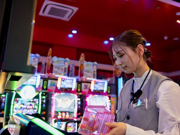 前職は漁師からホストまで多種多様なスタッフ!