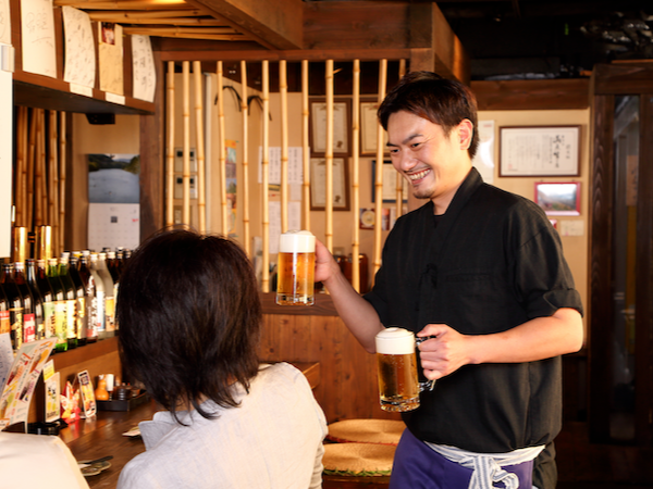 【正社員】鉄板焼肉店の接客スタッフ（2026年4月オープニング）／◎未経験OK◎家賃補助◎賞与年2回