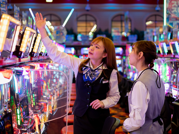 前職は漁師からホストまで多種多様なスタッフ!