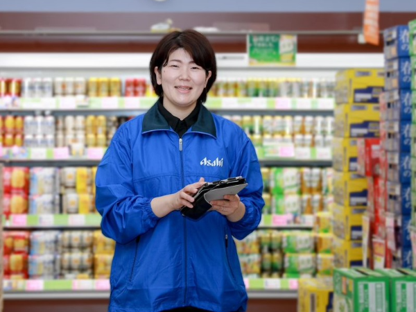 スーパーや酒類販売店への営業活動や
売り場作りを行うお仕事です☆
