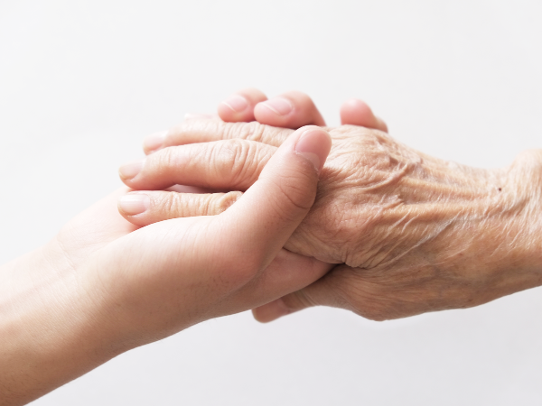 《地域密着型特別養護老人ホーム つかさ交野》 温もりのある場所で、安心の毎日を。