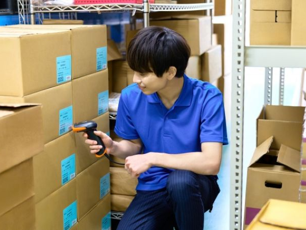 埼玉【倉庫スタッフ／未経験歓迎】ポスティング業界No1の安定企業でキャリアアップ【昇進年2回】【年休125日】【有給良化率83％】転勤なし