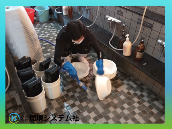 複数名で業務に取り組みます。
みんなで協力して業務に取り組んでいます。