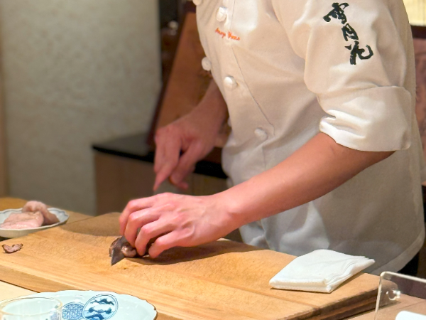 カウンターで提供する「焼肉割烹」ならではの仕事