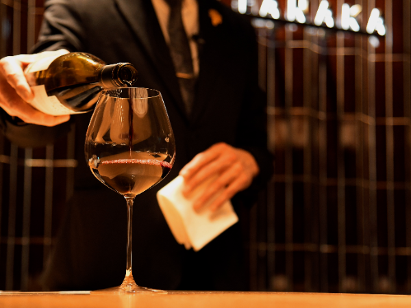 【正社員/ソムリエ】月給35万円〜47万円/スキルUP可能/海外挑戦も目指せる/昇給随時/社会保険完備/各種休暇あり