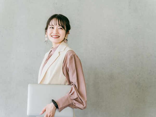 【システムエンジニア/正社員】◆実務未経験OK◆完全週休2日制◆男女とも育休取得実績あり◆イチからの研修でしっかり成長◆20代活躍中◆各種手当・補助制度充実◆賞与年2回◆初心者から一人前になれる◆休暇制度も充実で安心/STR