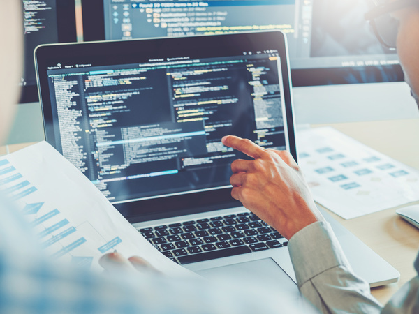 【ITエンジニア/正社員】◆実力をさらに伸ばしたい経験者必見◆補助制度も充実でスキルアップしやすい◆社内でのサポートも充実◆長く働きたい方にオススメ/SI