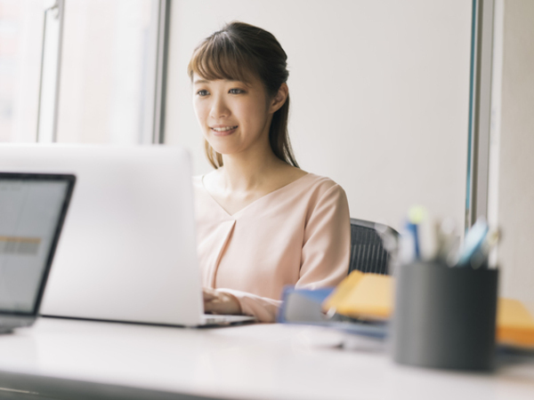 短期・高収入/1月スタート!/週3~5日/給与計算&入退社手続きなど労務業務/駅から徒歩5分で通勤便利!