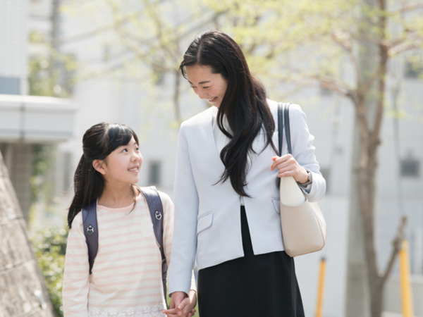 表参道駅3分/月60～70時間勤務/午後のみ・週による出勤日数の調整可能/飲食店経営企業の経理派遣/プライベートとの両立も◎