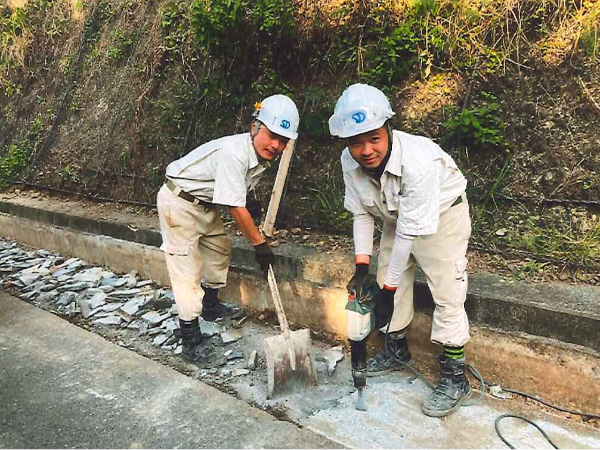 小笠原諸島で働く。