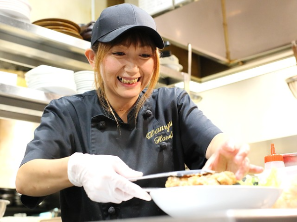 本格中華を気軽に楽しめる 「暖龍」でのキッチン業務です♪