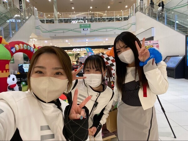 【イベントスタッフ】『正社員で給料UPに向けた大サービス！コレは激熱な平日土日接客が大メインのお仕事しましょうか』