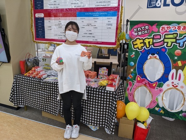 【イベントスタッフ】『正社員で給料UPに向けた大サービス！コレは激熱な平日土日接客が大メインのお仕事しましょうか』