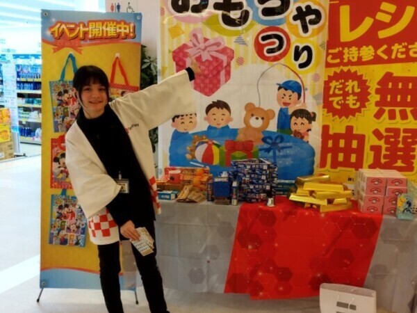 【イベントスタッフ】『正社員で給料UPに向けた大サービス！コレは激熱な平日土日接客が大メインのお仕事しましょうか』