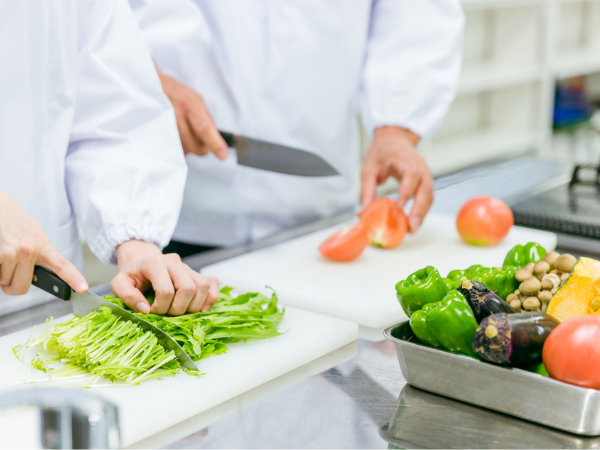 《年間休日130日以上》賞与年3回の正社員管理栄養士｜研修充実の認可保育園｜育休の取得実績多数