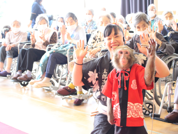 ゆめの園りあん中野林へ日光猿軍団がきた!