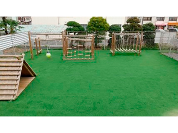 園庭でのびのびと過ごすことが出来ます♪