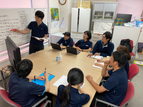 事業所での研修もしっかり行っております♪