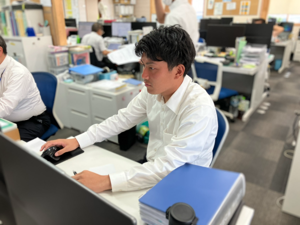 残業少なめ＆完全週休2日制
年間休日105日で働きやすい♪