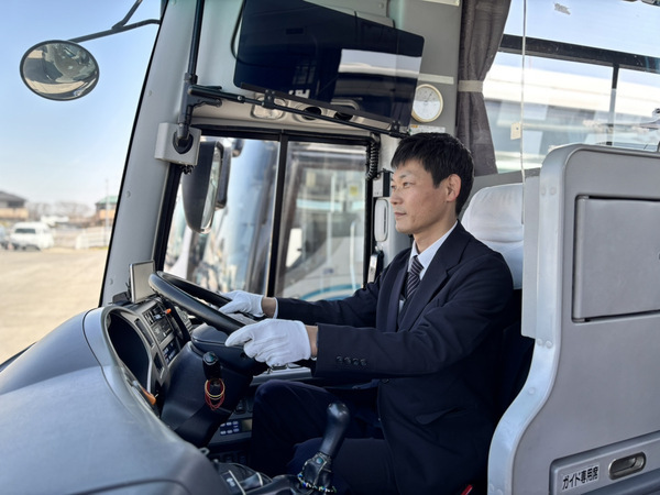 【高速夜行バスの運転手│正社員】月収の総支給目安40万円以上! ◎残業ほぼなし ◎Uターン・Iターン応援! ◎未経験OK!資格取得支援制度あり ◎充実のサポート体制&福利厚生 ◎完全週休2日制&年間休日105日 ◎三ツ星優良事業者認定