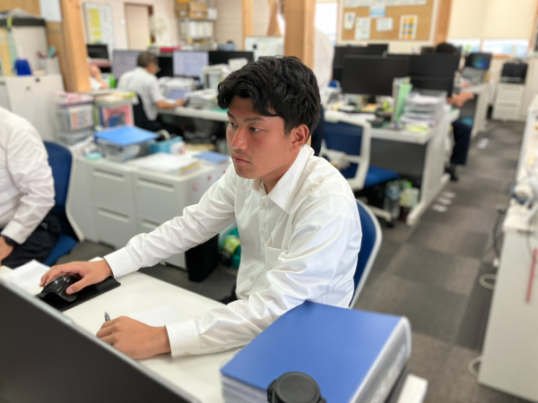 残業少なめ＆完全週休2日制
年間休日105日で働きやすい♪