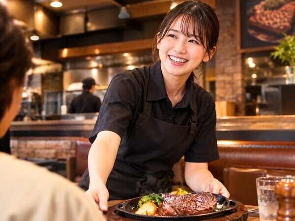 賞与年2回&住宅補助あり|転居なしのステーキ店スタッフ