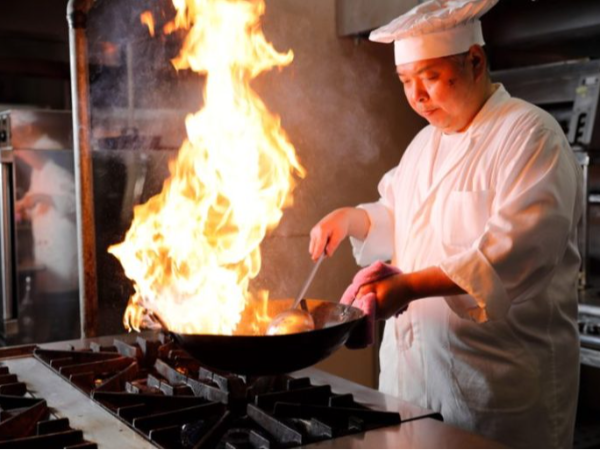 【紹介案件】三重県・四日市市｜調理・キッチンスタッフ｜月給32万～38万円｜賞与年2回