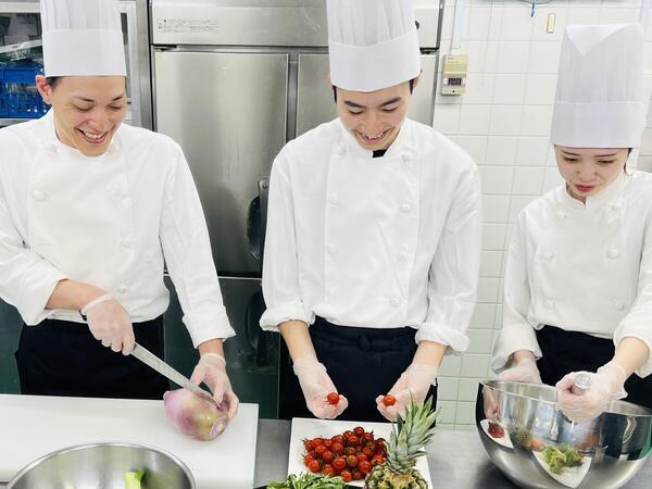 【紹介案件】石川県・加賀市｜ホール・サービススタッフ｜月給25万～35万円