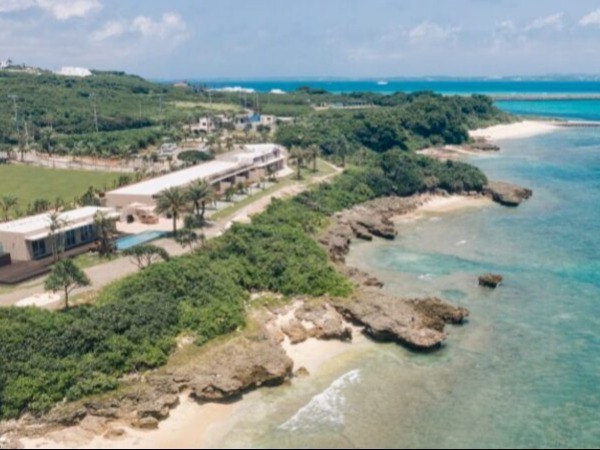 【沖縄・宮古島】月給45万~59万+月9~10日休◎全室スイートのラグジュアリーヴィラで、 ジャンルレスなコース料理を創造するチームの中心◎移住支援あり◎新規ホテルで活躍も